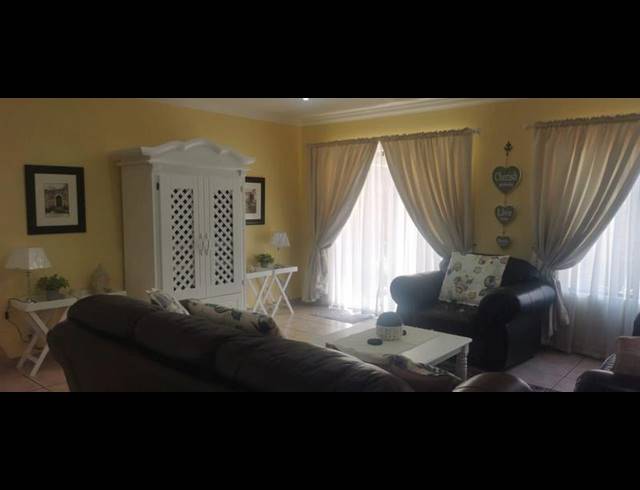 3 BEDROOM HOUSE FOR SALE IN NEWMARKET